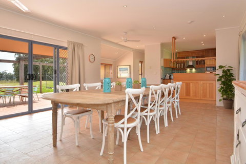 JE Guesthouse, Central To All The Hunter Valley Has To Offer - Redcliffe Tourism 0