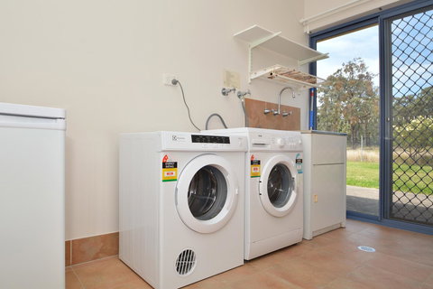 JE Guesthouse, Central To All The Hunter Valley Has To Offer - Redcliffe Tourism 38