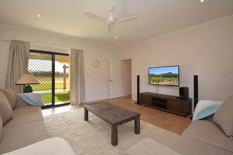 JE Guesthouse, Central To All The Hunter Valley Has To Offer - Redcliffe Tourism 4