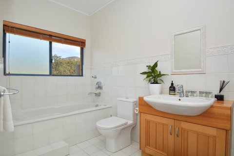 JE Guesthouse, Central To All The Hunter Valley Has To Offer - Redcliffe Tourism 23