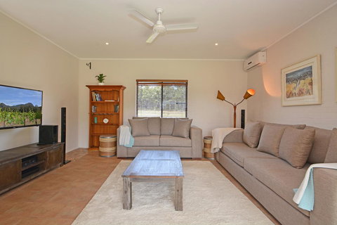 JE Guesthouse, Central To All The Hunter Valley Has To Offer - Redcliffe Tourism 3