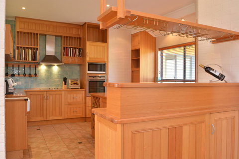 JE Guesthouse, Central To All The Hunter Valley Has To Offer - Redcliffe Tourism 11