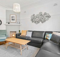 Seaspray - Manly beach apartment close to the sand - Redcliffe Tourism
