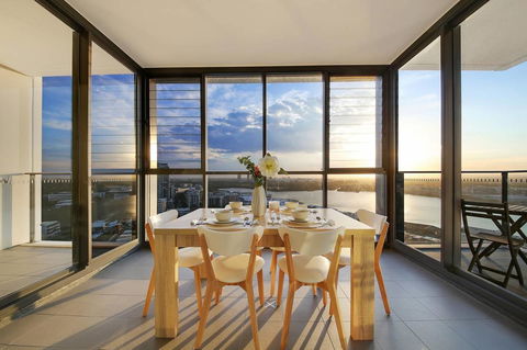 Stunning Sunset Water View 2BEDs On High Rises - Redcliffe Tourism 15