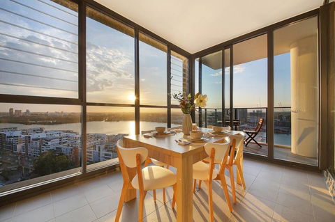 Stunning Sunset Water View 2BEDs On High Rises - Redcliffe Tourism 0