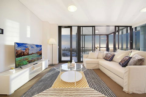 Stunning Sunset Water View 2BEDs On High Rises - Redcliffe Tourism 5