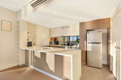 Stunning Sunset Water View 2BEDs On High Rises - Redcliffe Tourism 8