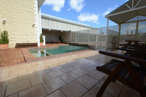 Quality Inn Ashby House Tamworth - Redcliffe Tourism 24