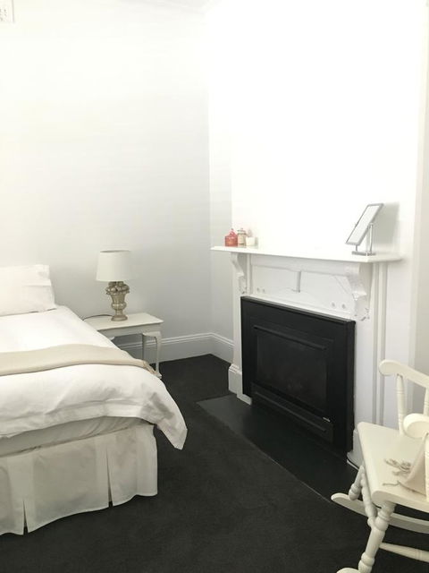 99 Hill Street Apartments - Redcliffe Tourism 3