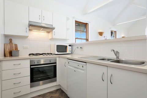 Bellevue Accommodation - Redcliffe Tourism 1