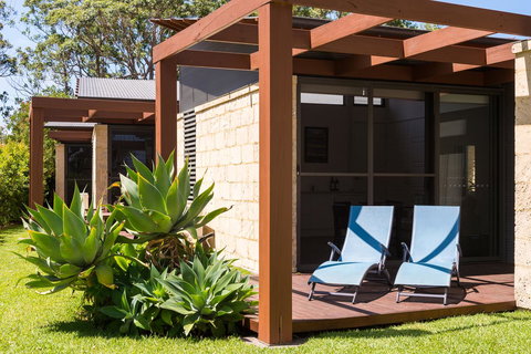 By The Beach B&B Self Contained Apartments - Redcliffe Tourism 7