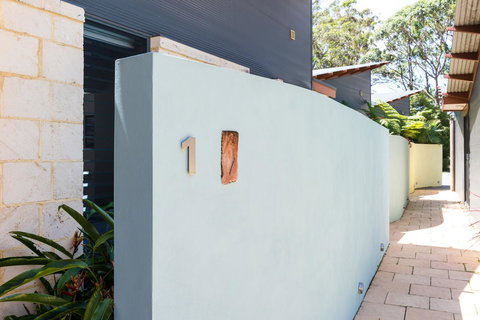 By The Beach B&B Self Contained Apartments - Redcliffe Tourism 5