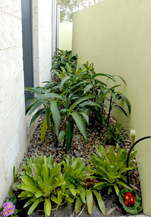 By The Beach B&B Self Contained Apartments - Redcliffe Tourism 24