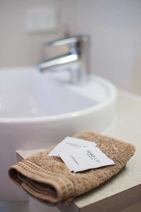 By The Beach B&B Self Contained Apartments - Redcliffe Tourism 11