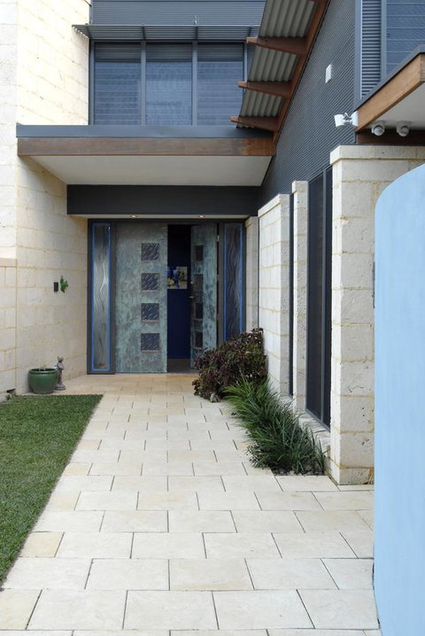 By The Beach B&B Self Contained Apartments - Redcliffe Tourism 4