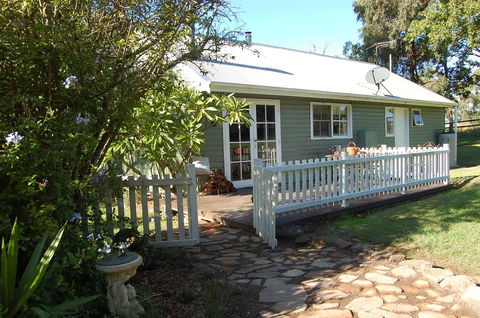Cadair Cottages - Redcliffe Tourism 9