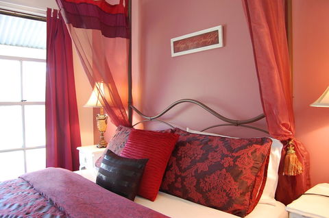 Cadair Cottages - Redcliffe Tourism 5