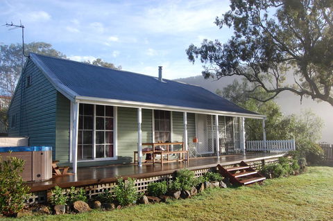 Cadair Cottages - Redcliffe Tourism 0