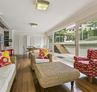 Summery spacious 4 bed home in Kurraba Point - Redcliffe Tourism