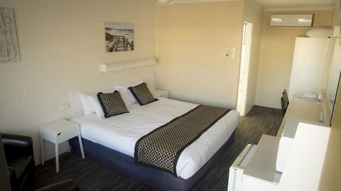 Coastal Bay Motel - Redcliffe Tourism 42