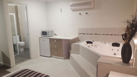 Coastal Bay Motel - Redcliffe Tourism 40