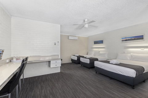 Coastal Bay Motel - Redcliffe Tourism 11