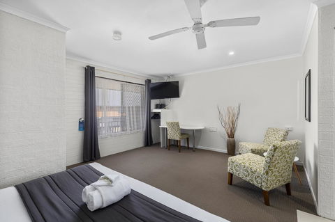 Coastal Bay Motel - Redcliffe Tourism 12