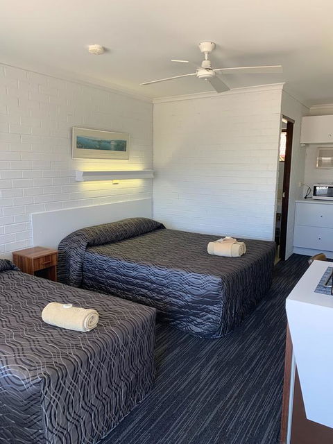 Coastal Bay Motel - Redcliffe Tourism 33