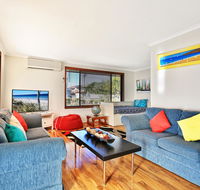 Sandy Toes Beach House Jervis Bay - 2min to Beach - Redcliffe Tourism