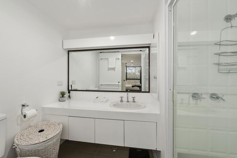 Pacific Towers Beach Resort - Redcliffe Tourism 2