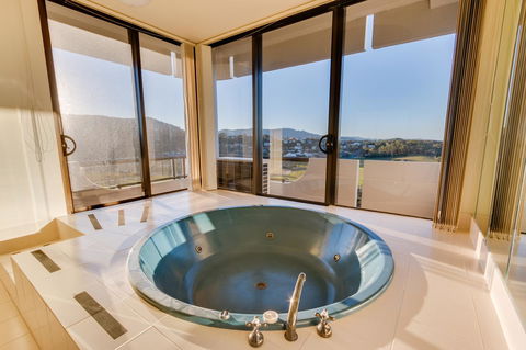 Pacific Towers Beach Resort - Redcliffe Tourism 21