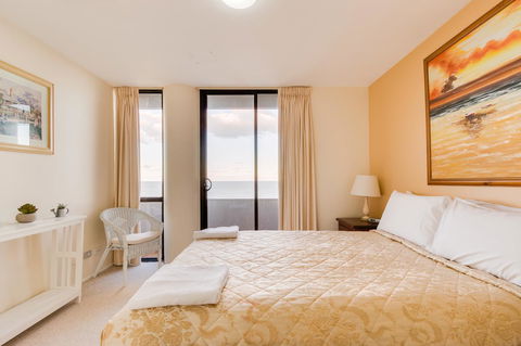 Pacific Towers Beach Resort - Redcliffe Tourism 17