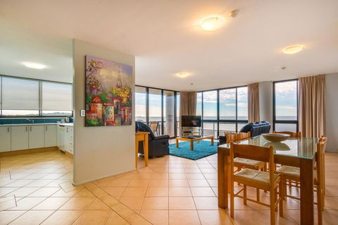 Pacific Towers Beach Resort - Redcliffe Tourism 43