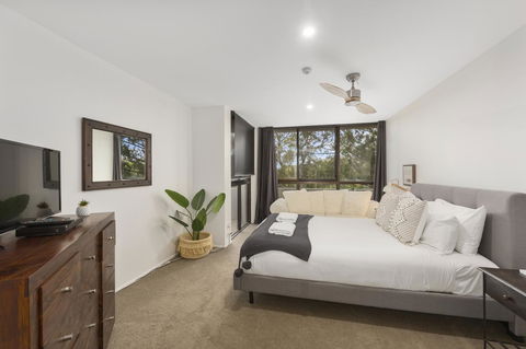 Pacific Towers Beach Resort - Redcliffe Tourism 3