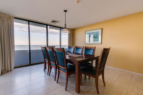 Pacific Towers Beach Resort - Redcliffe Tourism 24
