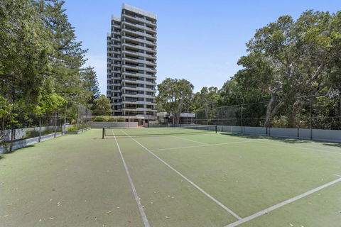 Pacific Towers Beach Resort - Redcliffe Tourism 13