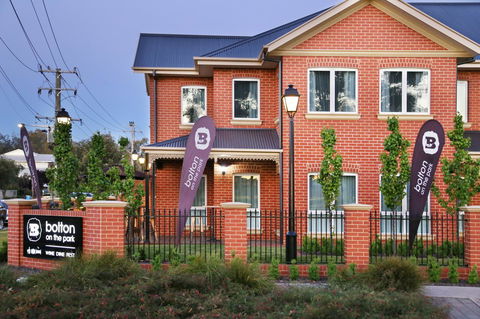 Best Western Plus Bolton On The Park - Redcliffe Tourism 1