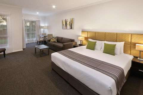 Best Western Plus Bolton On The Park - Redcliffe Tourism 6