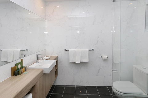 Best Western Plus Bolton On The Park - Redcliffe Tourism 10