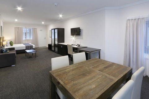 Best Western Plus Bolton On The Park - Redcliffe Tourism 9