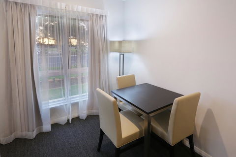 Best Western Plus Bolton On The Park - Redcliffe Tourism 7