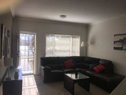Travers Street Apartment - Redcliffe Tourism 5