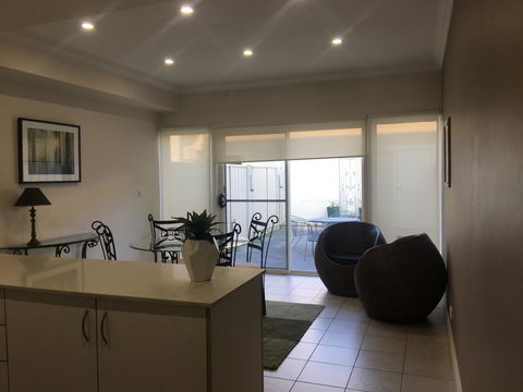 Travers Street Apartment - Redcliffe Tourism 3