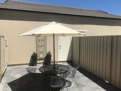 Travers Street Apartment - Redcliffe Tourism 7