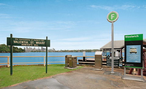 Elegant Family Home Close To Harbour And Views - Redcliffe Tourism 16