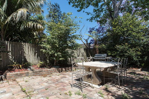 Elegant Family Home Close To Harbour And Views - Redcliffe Tourism 14