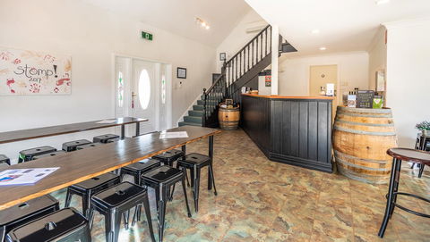 Madigan Wine Country Cottages - Redcliffe Tourism 24