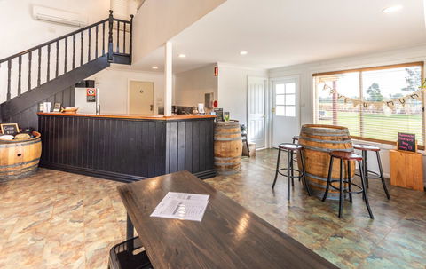 Madigan Wine Country Cottages - Redcliffe Tourism 25