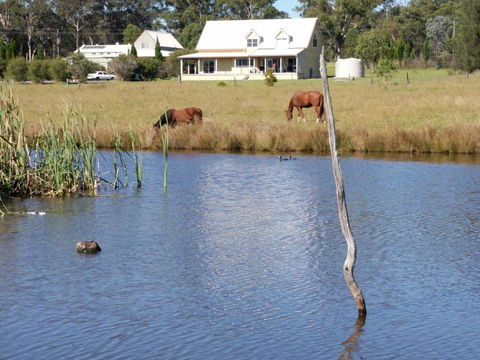Madigan Wine Country Cottages - Redcliffe Tourism 2