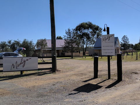 Madigan Wine Country Cottages - Redcliffe Tourism 3